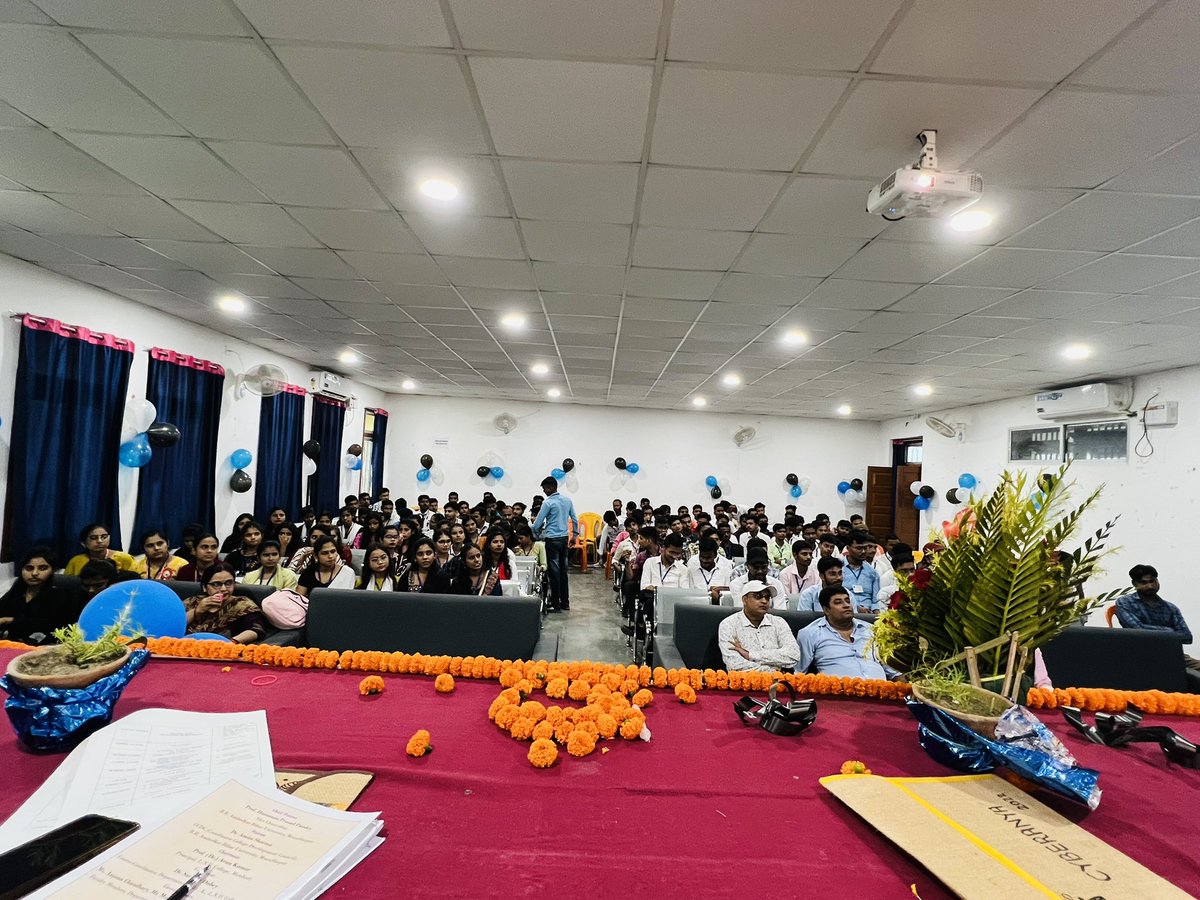 omprakash_it's tweet photo. Glad to be as an invited speaker today at the “Cyberanya- A digital Fest” at L.N.D College with Houseful participants from multiple colleges of Motihari.
Great time! 
Thanks to respected principles, organising Team, all professors &amp; @aapkamunnabhai for  awesomeness!
#Motivation https://t.co/5mEHQtBt6o
