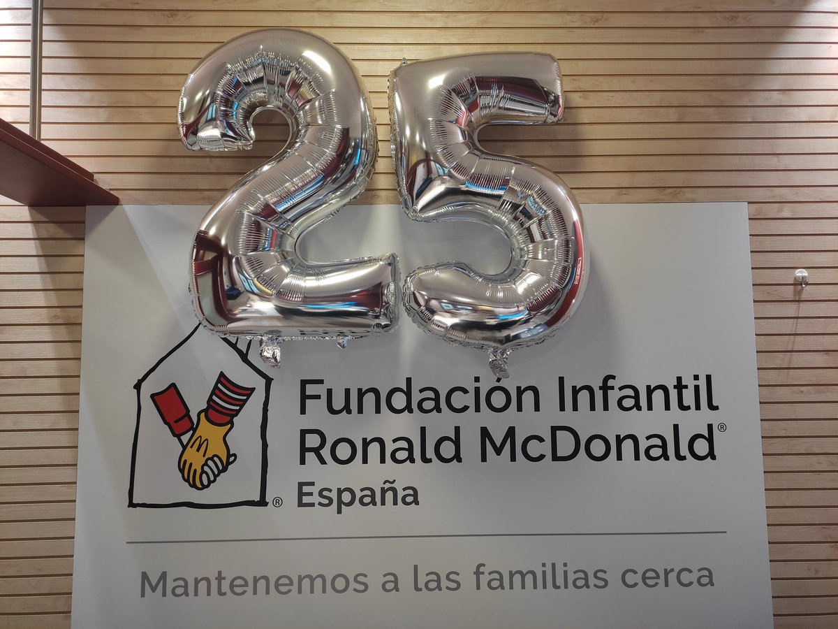Alexona4's tweet photo. La @FundacionRonald celebra durant aquest any 25 anys activitat. Com a voluntari de la @SFRValldHebron us desitjo que complim molts més i que seguim acompanyant a les famílies que més ho necessiten.#nonstop @vallhebron. https://t.co/ov8LDDAjSo