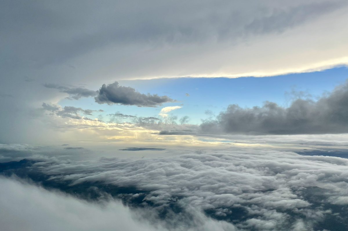 Beautiful clouds as we flew around typhoon 15 (I think). Just west of Tokyo. #台風15号