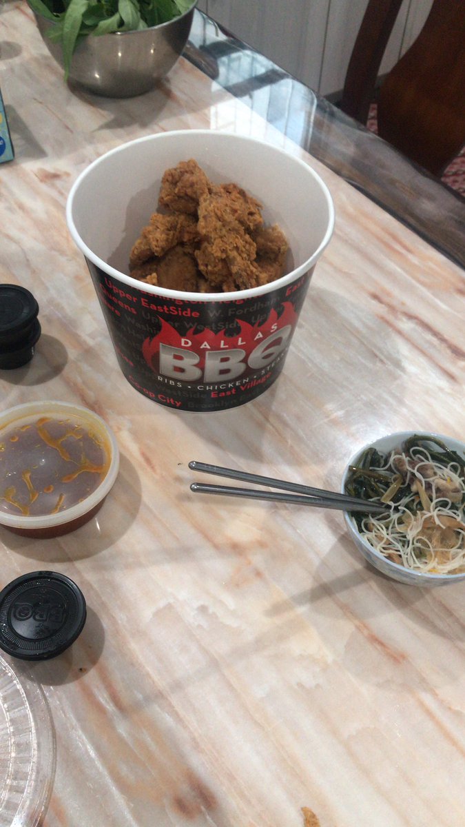 AlienPronny's tweet photo. Perks of having a ethnic family and a Uber dad is that I get to choose from fast food and ethnic food, or just both. #Lucky #gay17 #gay16 #ethnic #Food #breakfast https://t.co/19FR0gJLnO