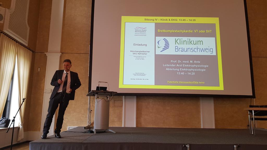 SamerMatar88's tweet photo. Prof. Antz aus Braunschweig erzählte uns über die breitkomplexe Tachykardien, die Diagnostik, Algorithmen und wichtige Tipps. 

#MGEKG https://t.co/v4LqCnCMEz