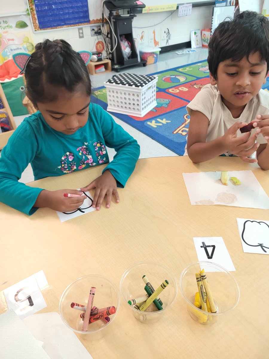 MsSarahPreKCMES's tweet photo. Pre K scientists this week explored apples using their 5 senses, measuring by weight and testing objects by sink or float. @CMESLions #ROAR @KylerLeiterCMES https://t.co/Qe7bQqRMBw