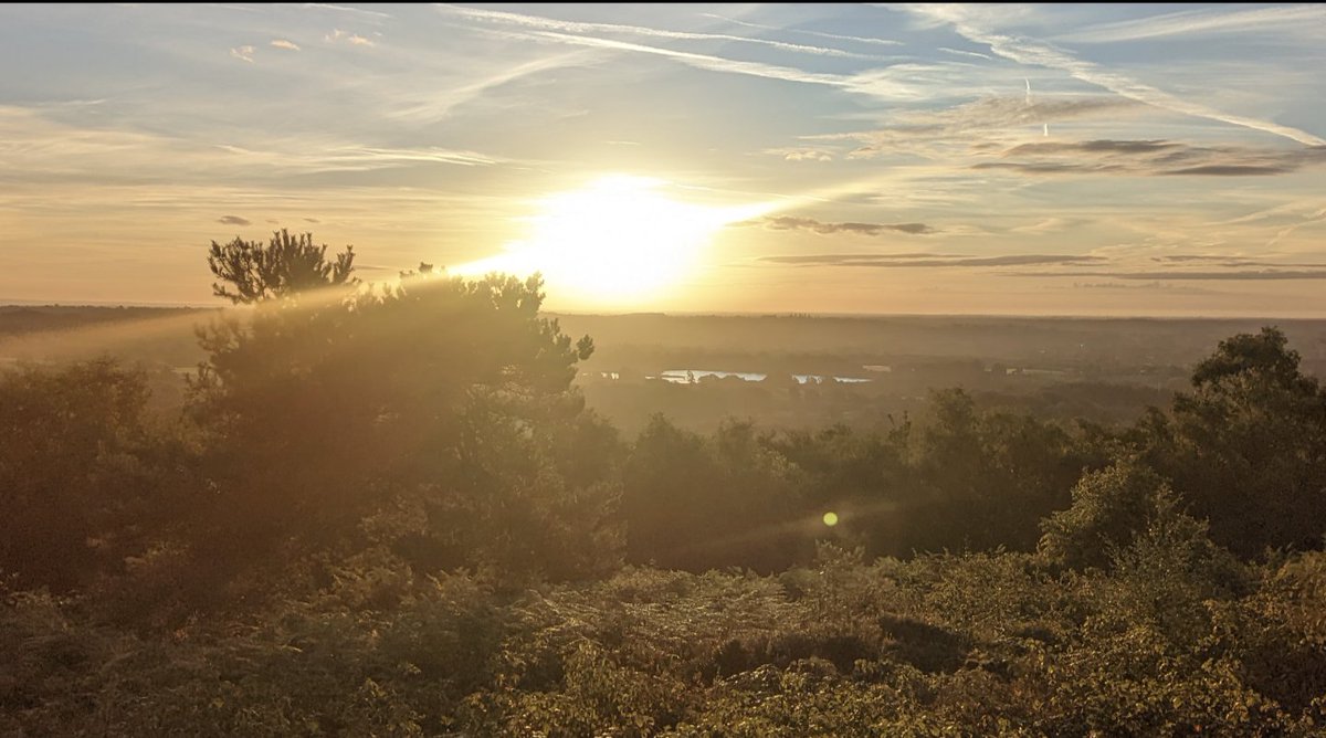 justgo2bed's tweet photo. Never tire of this view #AutumnVibes #lickeyhills https://t.co/79rwsC17iy