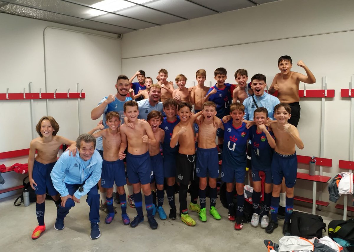 CanteraMostoles's tweet photo. ¡Y la foto 📸 del➕3 de nuestro ALEVÍN B F11! 

#VamosMiMóstoles 🔵 https://t.co/YuZGSV2Zro