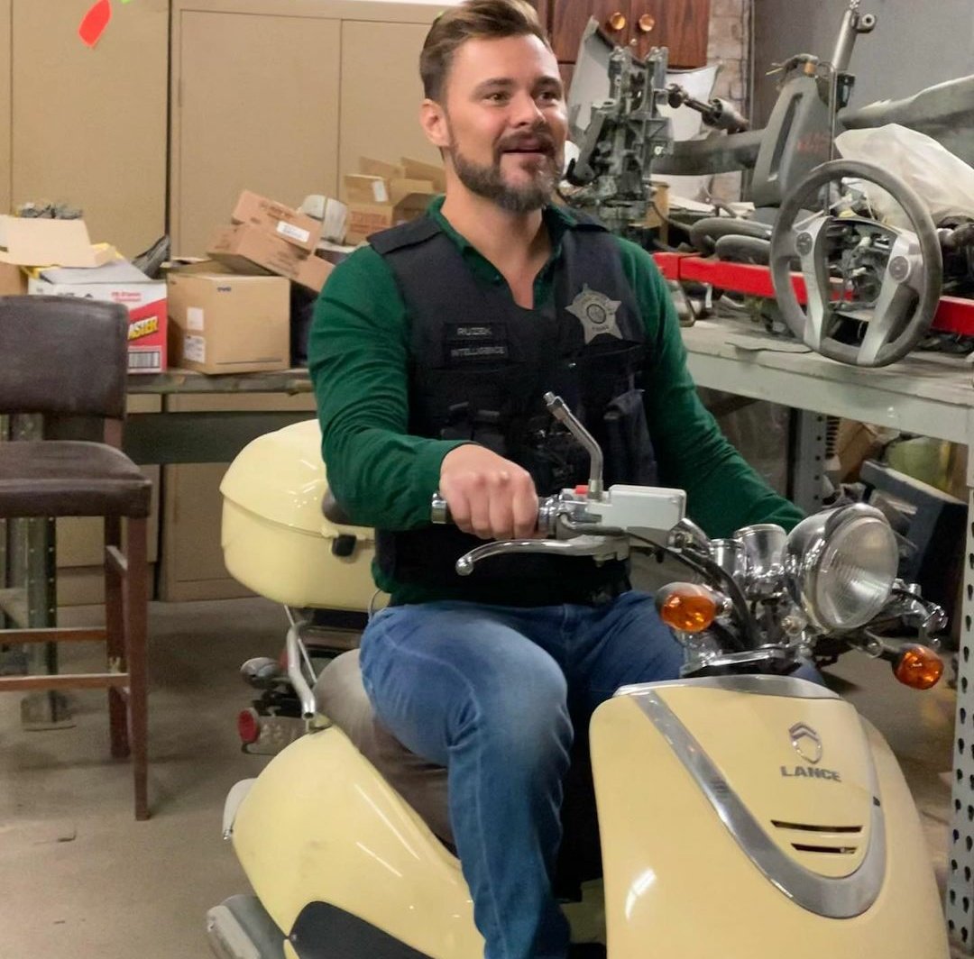 onechicagonews's tweet photo. 📷 | Patrick Flueger and Tracy Spiridakos on the set of Chicago PD Season 10.
(c) brian luce https://t.co/3eWrRAmL0b