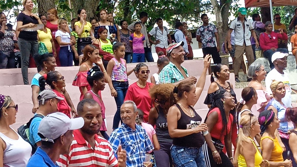 Una vez más #SegundoFrente ratificó su condición de Municipio Vanguardia Nacional en el año del #62Aniversario d los #CDRCuba  sabor q fue disfrutado por una masiva, entusiasta participación d dirigentes d base y Cederistas destacados. 
#SomosDelBarrio
#VotoSI
#Cuba
<a href="/GHNordelo5/">Gerardo Hdez. Nordelo</a>