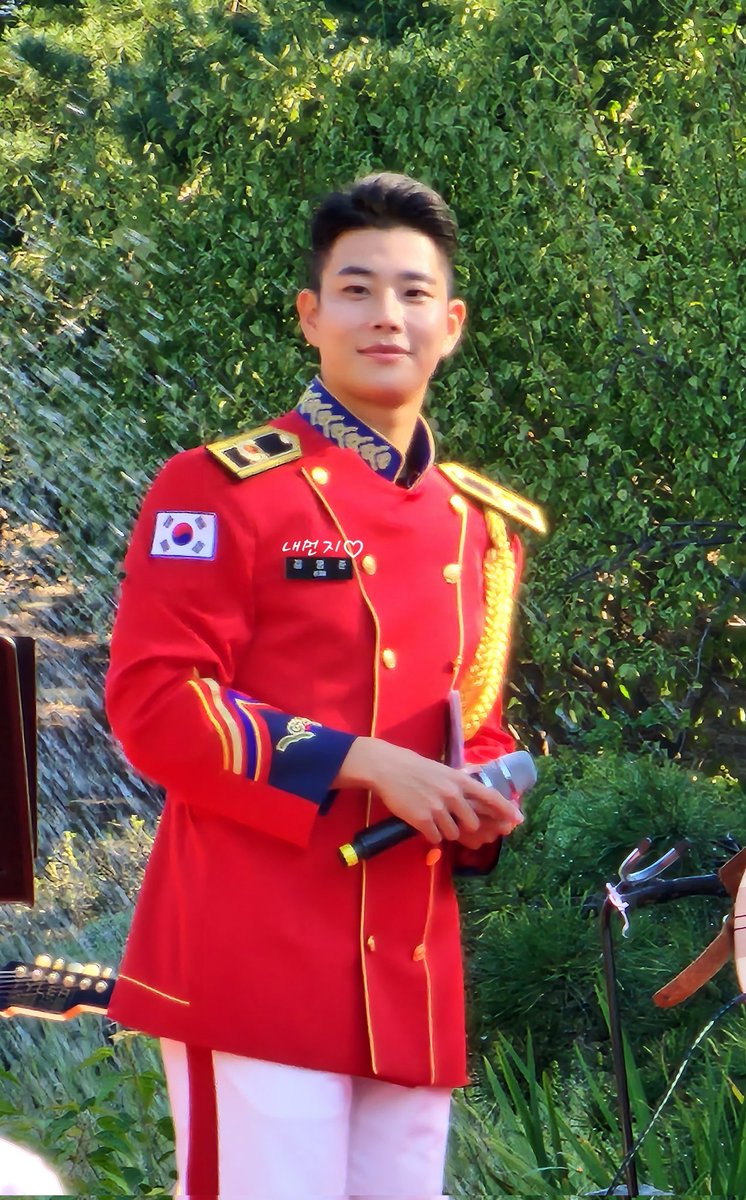 myungjuni5959's tweet image. 경이로운 자태😍
감탄 자아내는 미모🥰
변함없는 미모 소유자😘
그래서 명실상부 우리명주니❤️

#육군사관학교 #육사군악대 #김명준 
#아스트로 #엠제이 #ASTRO #MJ