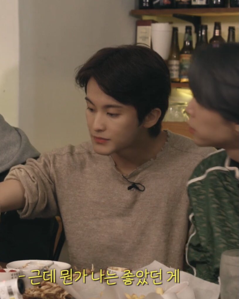 LMKLOOK's tweet photo. MARK LOOKS SO GOOD https://t.co/FGt9S7MumV