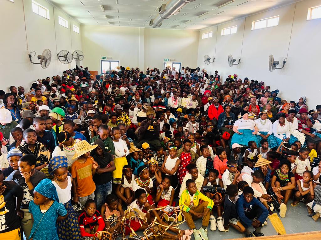 kayphonique_SA's tweet photo. A Busy Day in Matatiele Ward 01 
Heritage day Celebrations
@ithalian10 https://t.co/jXuBxvrGY6
