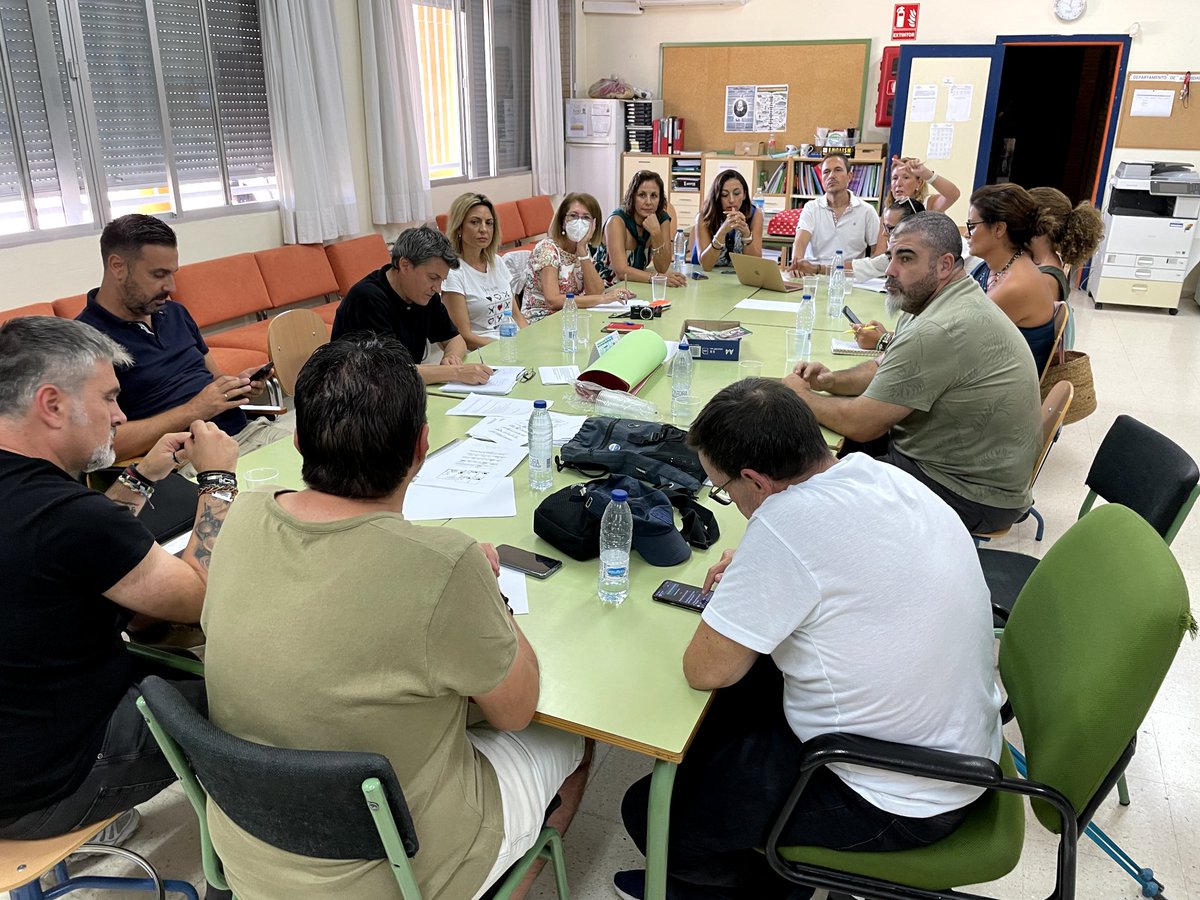 EABE2023's tweet photo. Sesión de trabajo del equipo organizador del #EABE23 en el IES Atenea de Mairena del Aljarafe. Muchas gracias por la acogida a @profesorfede.
Y gracias a @caotico27 por acompañarnos y ayudarnos tras su experiencia en el @EABE2020 #EABE22 de Sanlúcar.
Seguimos avanzando
#SoyEabero https://t.co/QLU1CFeXqZ