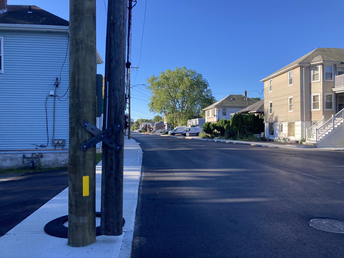 DedhamByFoot's tweet photo. #BridgeSt #DedhamMA gets more car friendly. The new speeds, enhanced lane width, the open skies of a freshly paved road with no crosswalk lines in sight. What a time to be a car. And what a grind it is with a stroller on these sidewalk fragments 🙇🏻♂️ #priorities https://t.co/y7vewYTlwJ