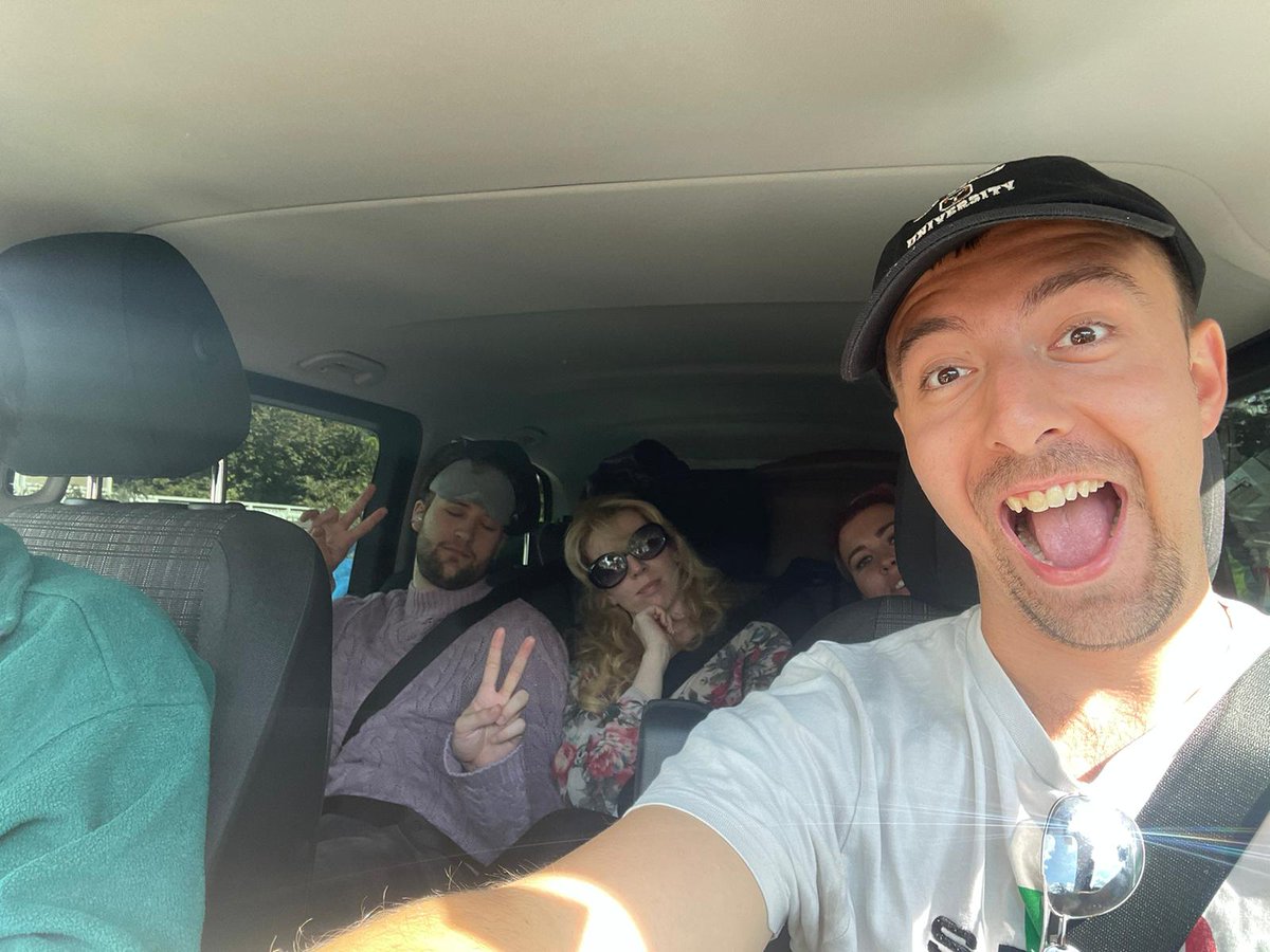 NovandaPro's tweet image. Weston-super-Mare, here we come! See you tonight @BlakehayTheatre! #BonnyAndRead #ontour