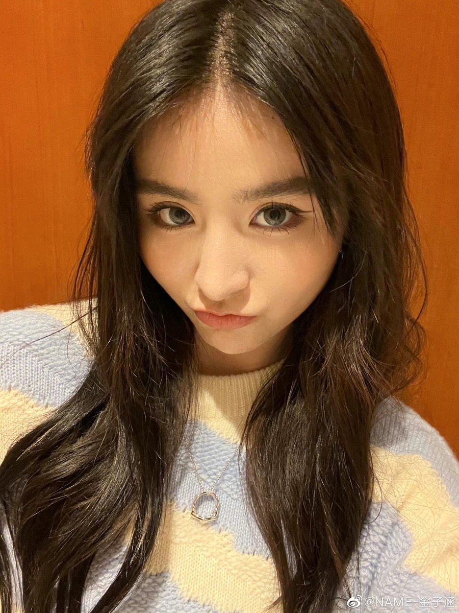 SlothQueenTH's tweet photo. 𝐀𝐑𝐈𝐀 𝐉𝐈𝐍 | Happy Day 

别放弃！🦥👑

#金子涵 #김자함 #ZIHAN #AriaJin #จินจื่อหาน #NAME组合 #NAME https://t.co/YV7tvkOVWN