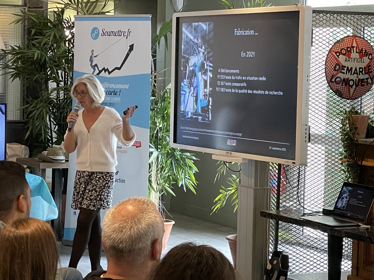 BlackMelvyn's tweet photo. Au #sdday ⁦@GDTSB⁩ nous donne les clefs pour survivre (et vivre longtemps) dans les résultats #google
#seo https://t.co/MbRBSdduC0