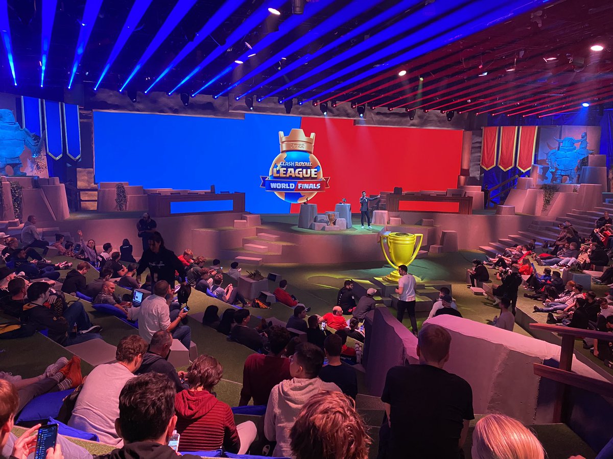 Messukeskuksessa näkyy, kuuluu ja tuntuu se, mistä Supercellin peleissä on kyse - yhteisö. #ClashFest