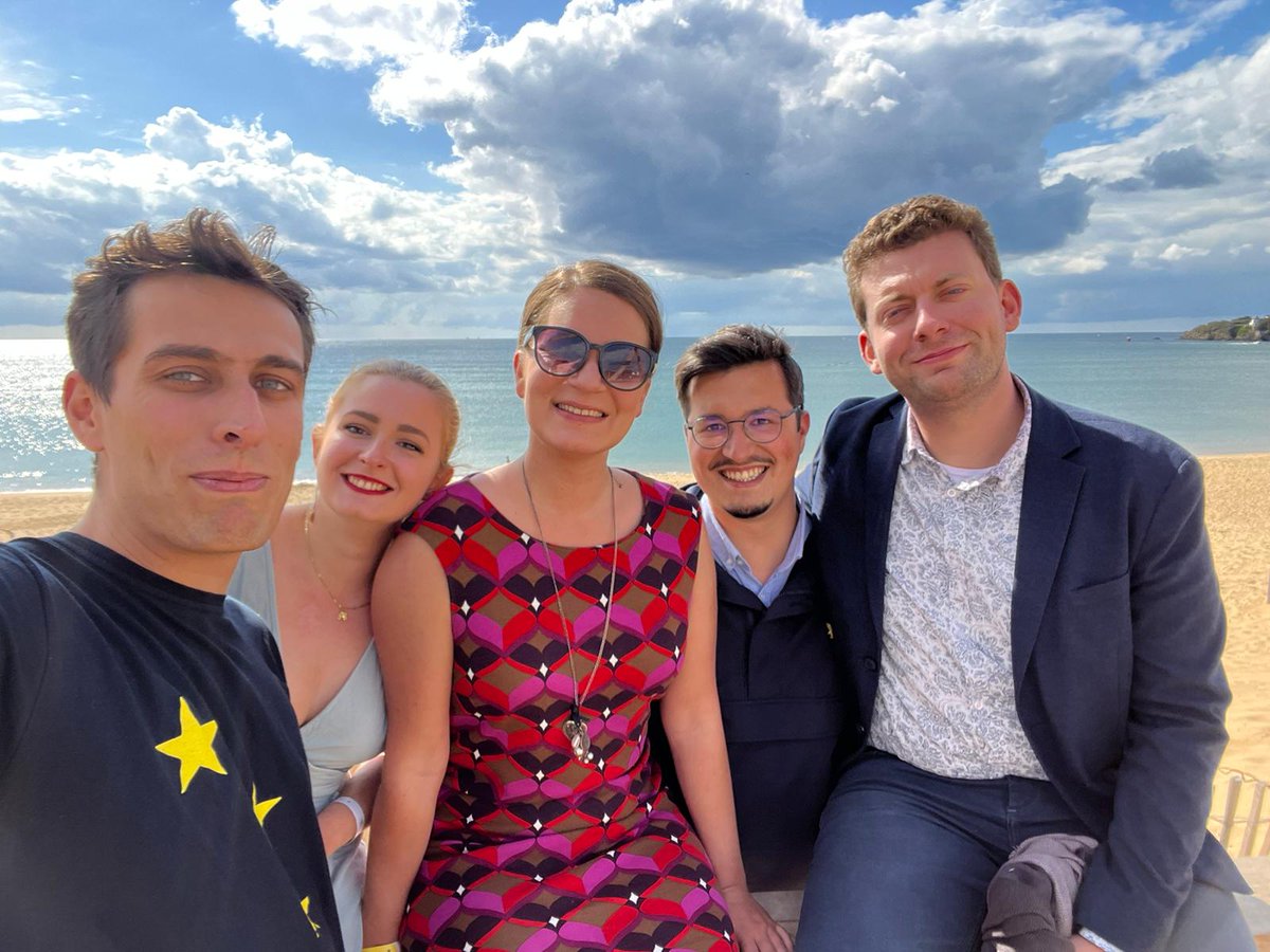 JDemsHdF's tweet photo. 🟠 Petit rituel de l'année : la petite photo sur la plage de #Guidel pour les Universités de rentrée 🟠
#JDEM
#modem
@MoDem59 @MoDem62 @PierreFerrant @ODelobel @HicSuntDrakones @da_Ehli https://t.co/boSa51L7cF