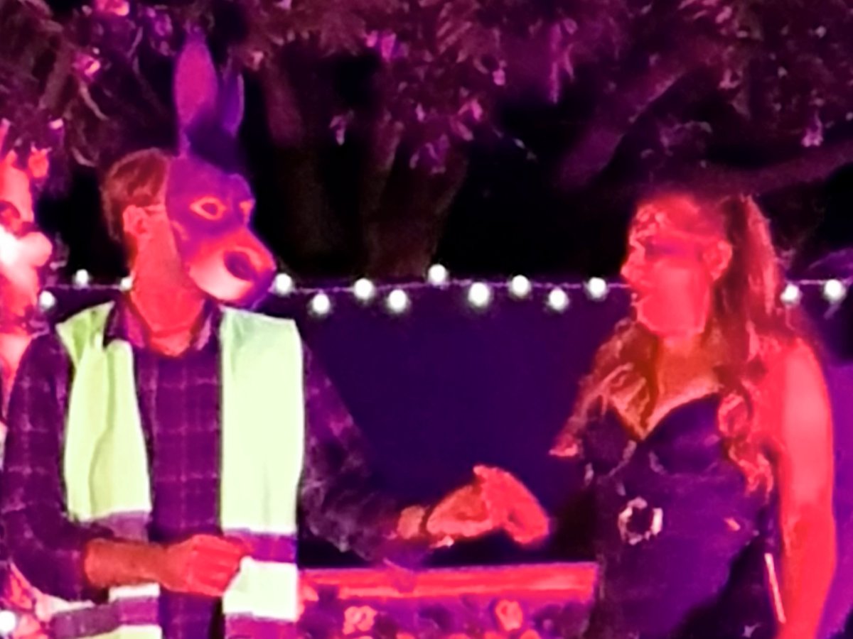 RotaryCantUK's tweet photo. Rotarians/guests enjoyed a #contemporary version of #Shakespeare’s “#AMidsummerNightsDream” – the magical comedy of fairies & young lovers – @ #Nonington:
https://t.co/WdnFWGOA4P 🎭
#fundraiser #drama #play #puck #oberon #titania #fairies #rotary #rotarians #openairperformance https://t.co/aaz3V89yac