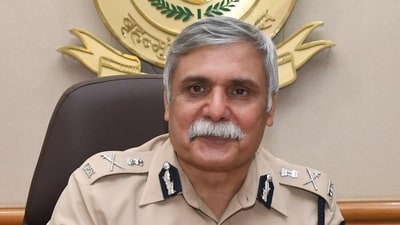 mumbaitez's tweet photo. Former #MumbaiPolice Commissioner #SanjayPandey arrested by #CBI in NSE Phone tapping case. He was earlier arrested by #EnforcementDirectorate and was presently in Judicial Custody.
#NSEPHONETAPPINGCASE https://t.co/Bs8PGhZdQ9