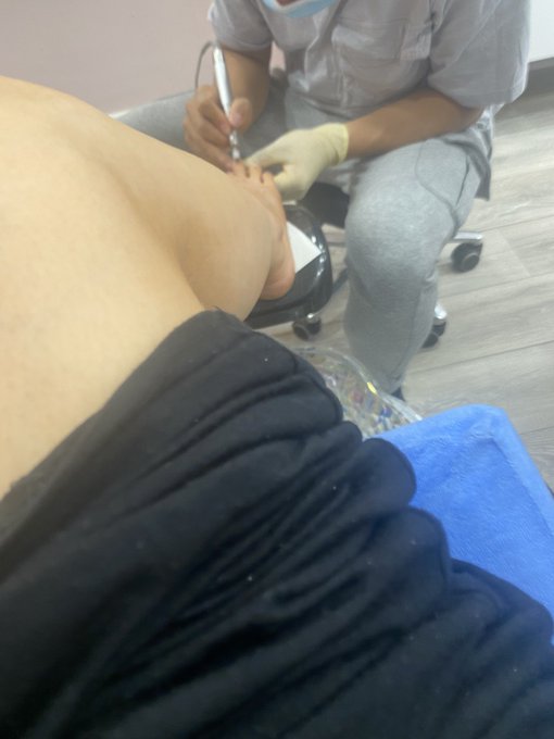 What simp is paying for my nails and toenails https://t.co/HgNQihJGpV