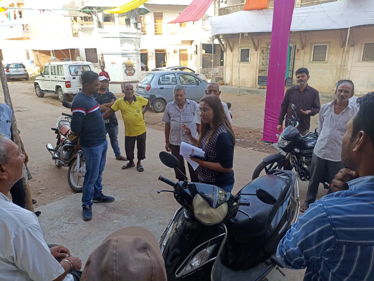 sdm_khambhat's tweet photo. Visit of low voter turn out booth at dhuvaran, jalsan, haripura , to assess the reason for exceptionally low voter turn out n planning of activities accordingly to increase the voter turn out #Mission2022 #AVSAR @CollectorAnd @CEOGujarat https://t.co/xPJdVXTb9H