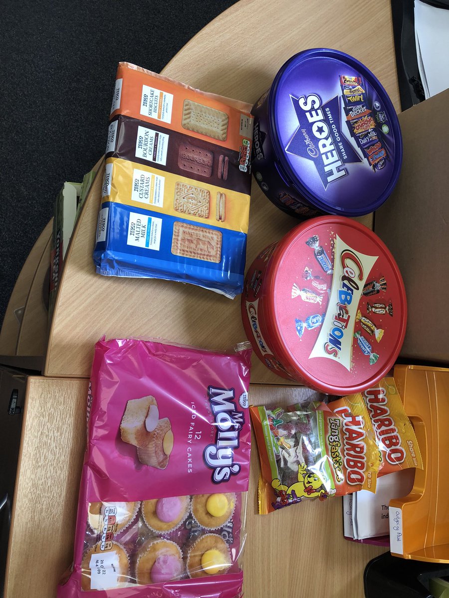 KeeleEstates's tweet photo. When the team are working all weekend welcoming our new students….. got to keep them fed 😊 https://t.co/lHwUVWEQka