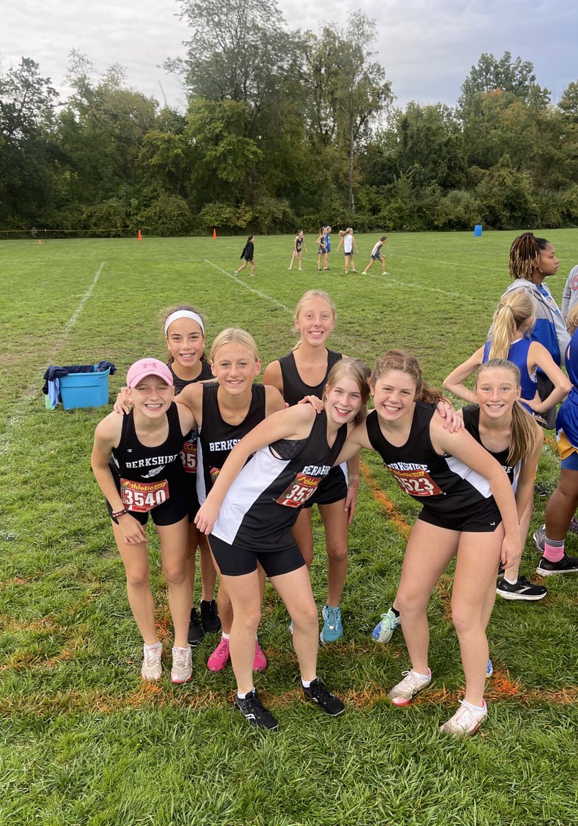 BerlinPE_Health's tweet photo. And our varsity girls are ready! #olentangyschools #olsd #berkshiremiddleschool #crosscounty https://t.co/KGbXOkY8ca