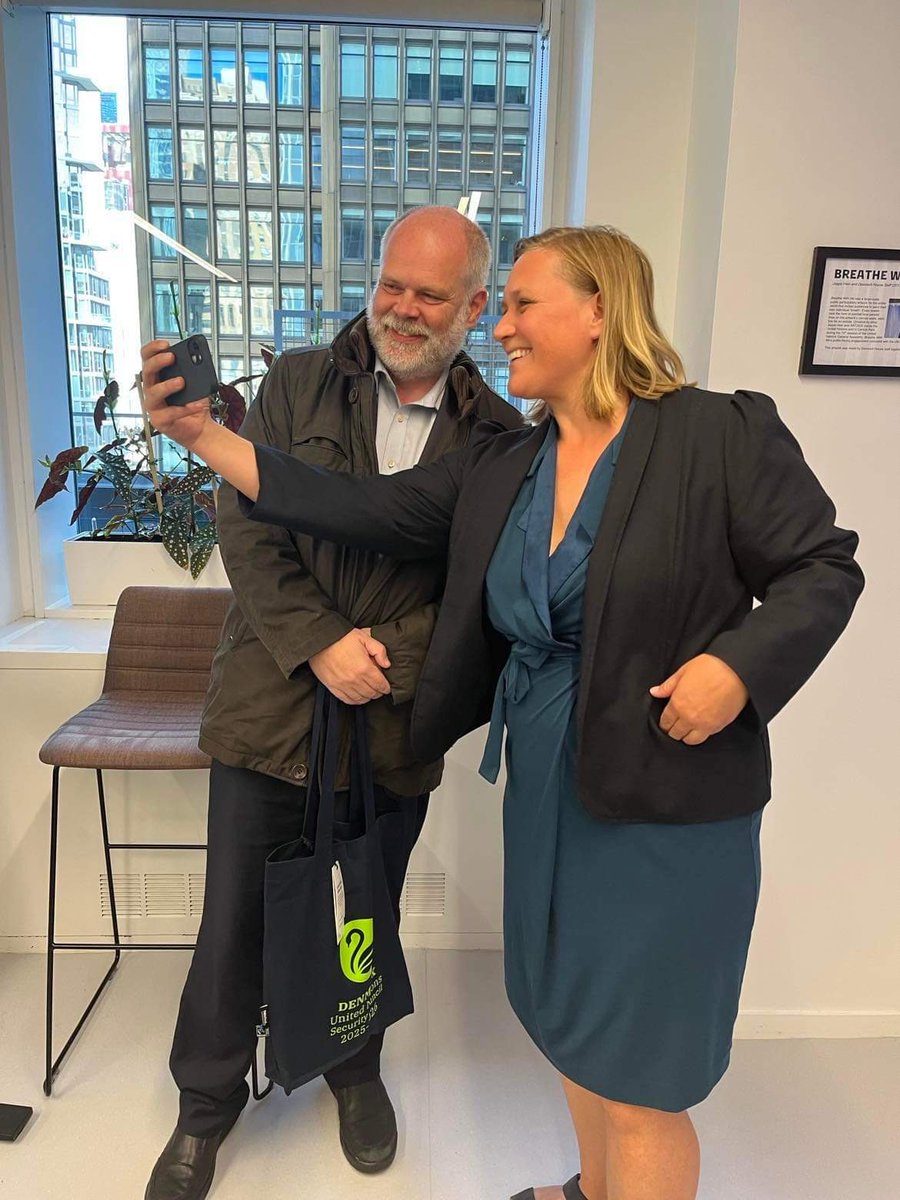 As always <a href="/RichardGowan1/">Richard Gowan</a> and <a href="/CrisisGroup/">Crisis Group</a> delivered brilliant insights and analyses on the war in Ukraine and the work in the UN. And although slightly starstruck I managed to keep super cool at our meeting…. #UNGA #dkpol