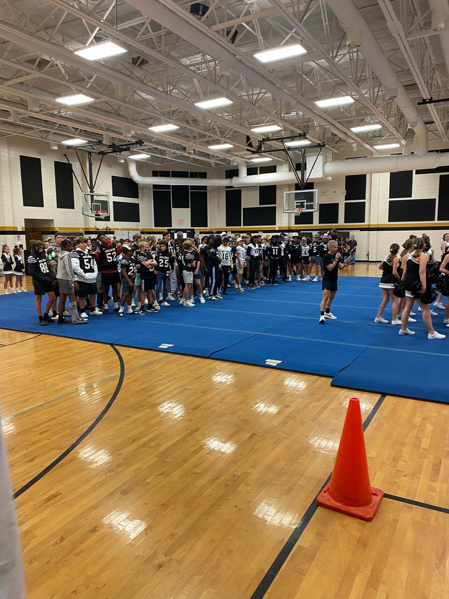 lwalkermcms's tweet photo. What a great week it was to be a MCMS Bulldog!!! 💛🖤💛 https://t.co/nguftjJ5PT