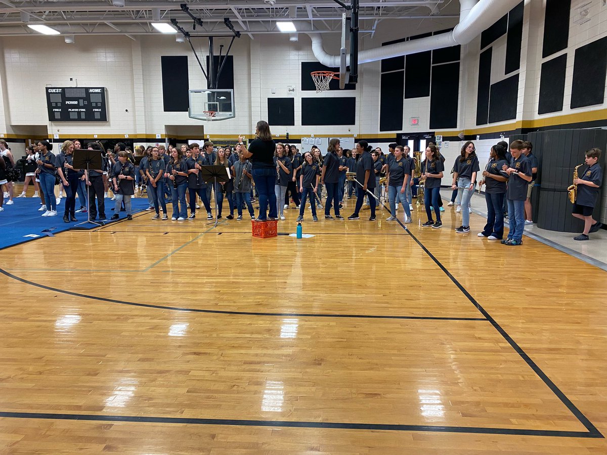 lwalkermcms's tweet photo. What a great week it was to be a MCMS Bulldog!!! 💛🖤💛 https://t.co/nguftjJ5PT