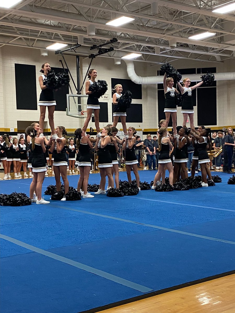 lwalkermcms's tweet photo. What a great week it was to be a MCMS Bulldog!!! 💛🖤💛 https://t.co/nguftjJ5PT
