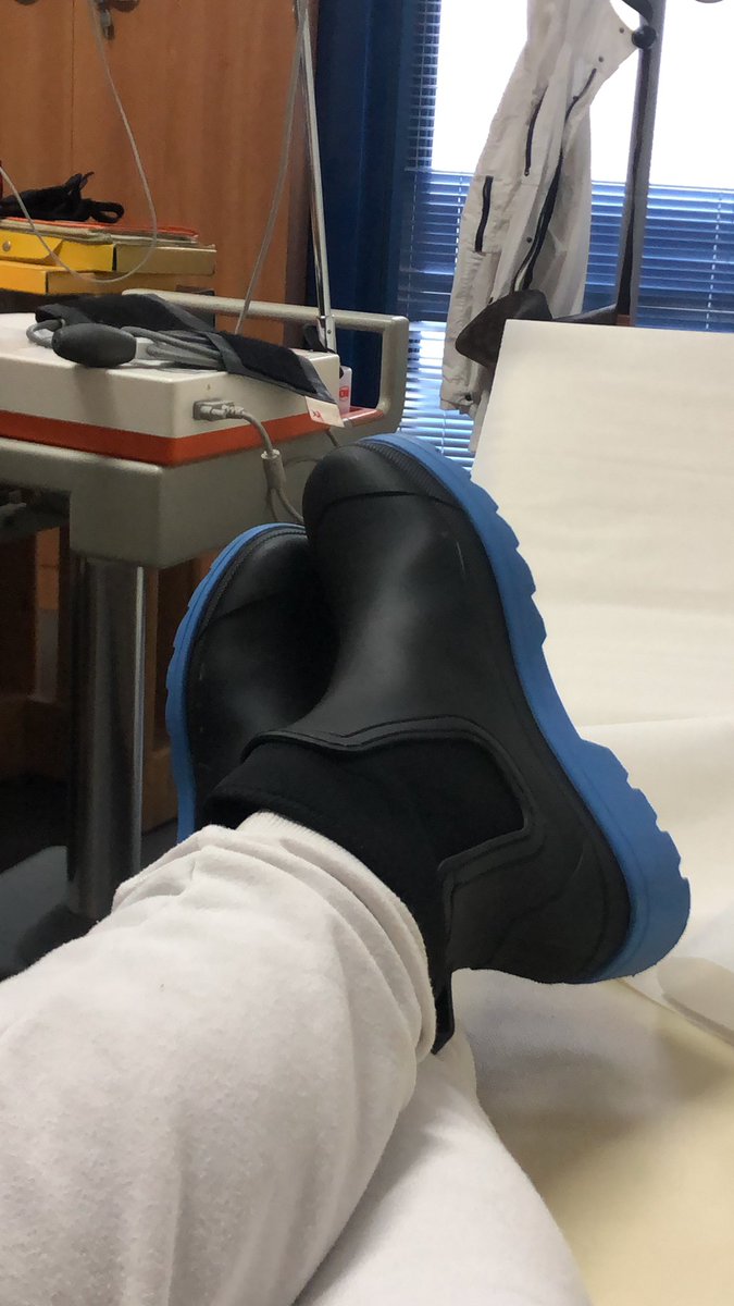 SmenaTiago's tweet photo. Oggi così al lavoro 😩😫 https://t.co/pXesqseKCK