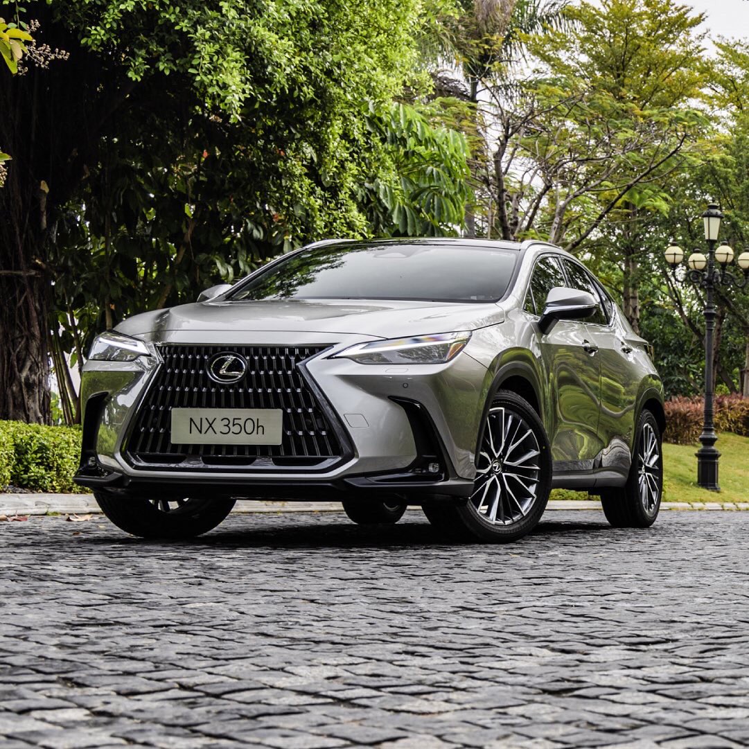 Lexuskw's tweet photo. .
NX مزودة بأحدث ميزات الأمان

#lexus 
#lexuskw
#experienceamazing https://t.co/J675NbVbvS