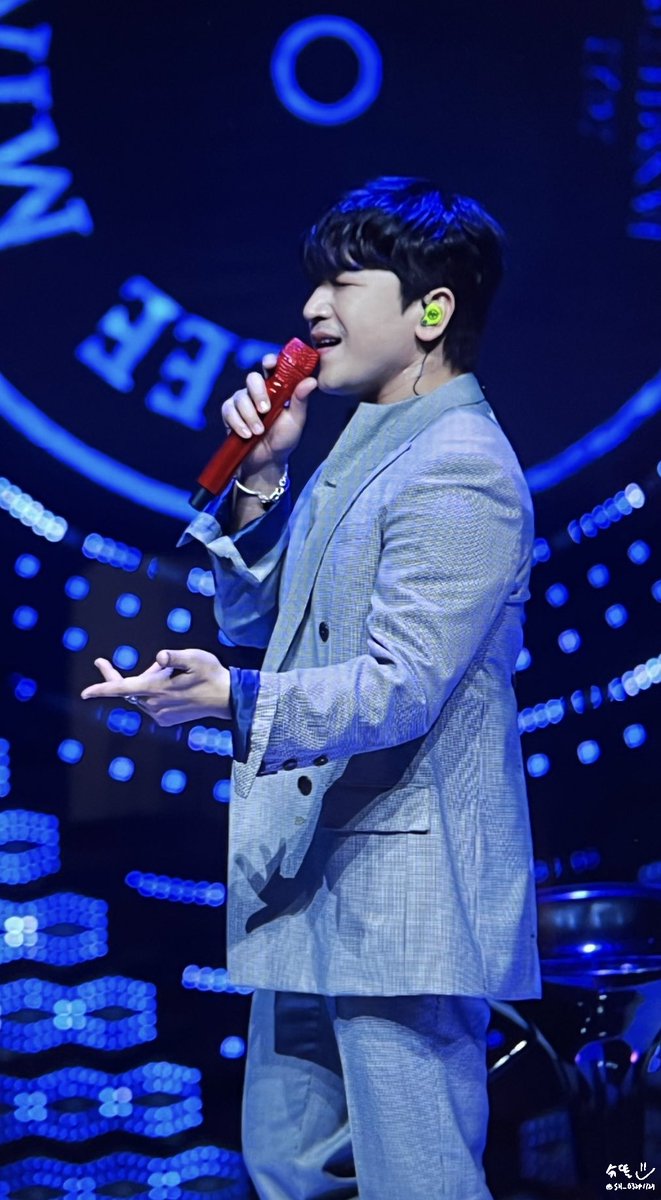 20220924 #신화 #이민우 M’s Record shop 

내 밥은 소듕하님가 플뷰는 두장만 🧡🫶🏻

오랜만에 카메라 들어서 긴장했눈데 오빠가 다했다 😍