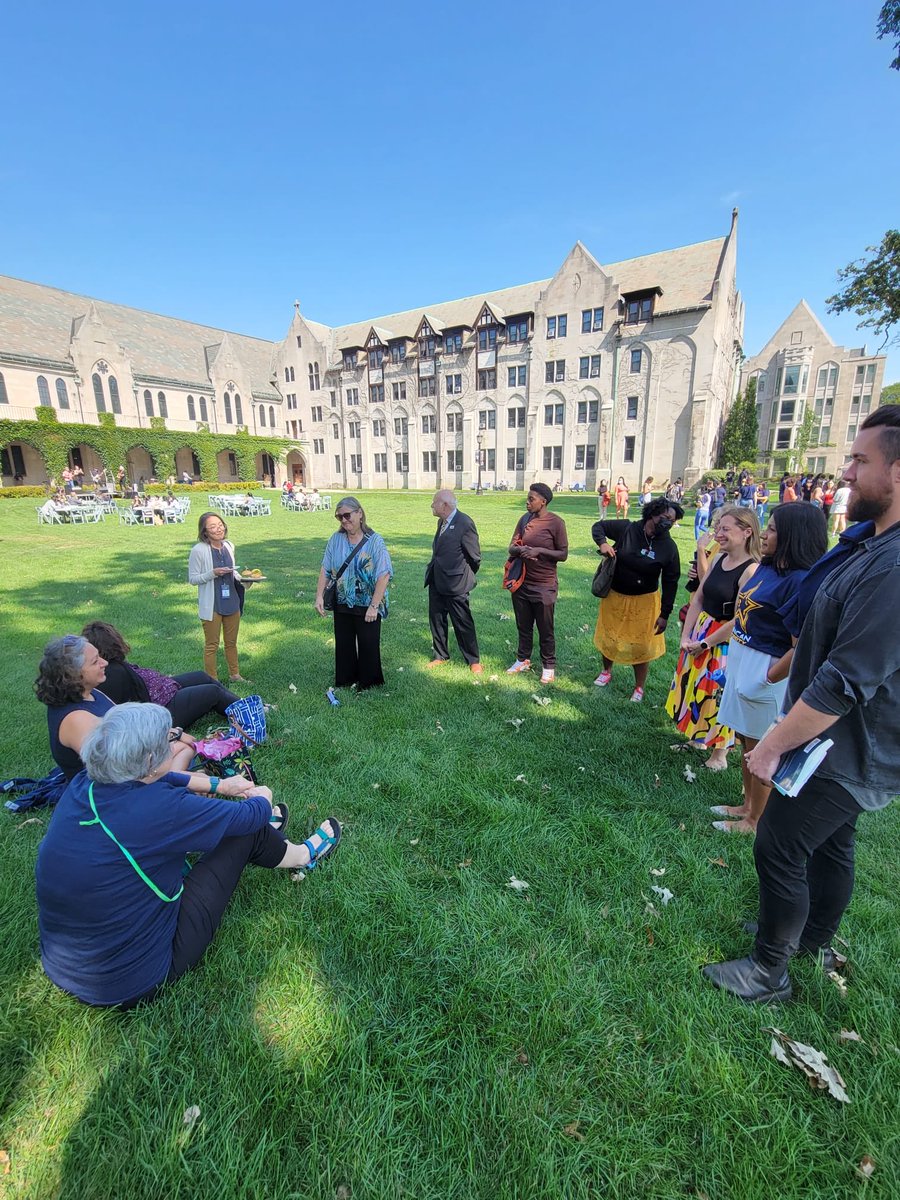 leticiavillarr's tweet image. A gathering of the School of Social work. A little gift in honor a the Davlin Diversty Leadership award. Thanks colleagues! Let’s do this! #antioppressivesocialwork #servingness #criticalsocialwork