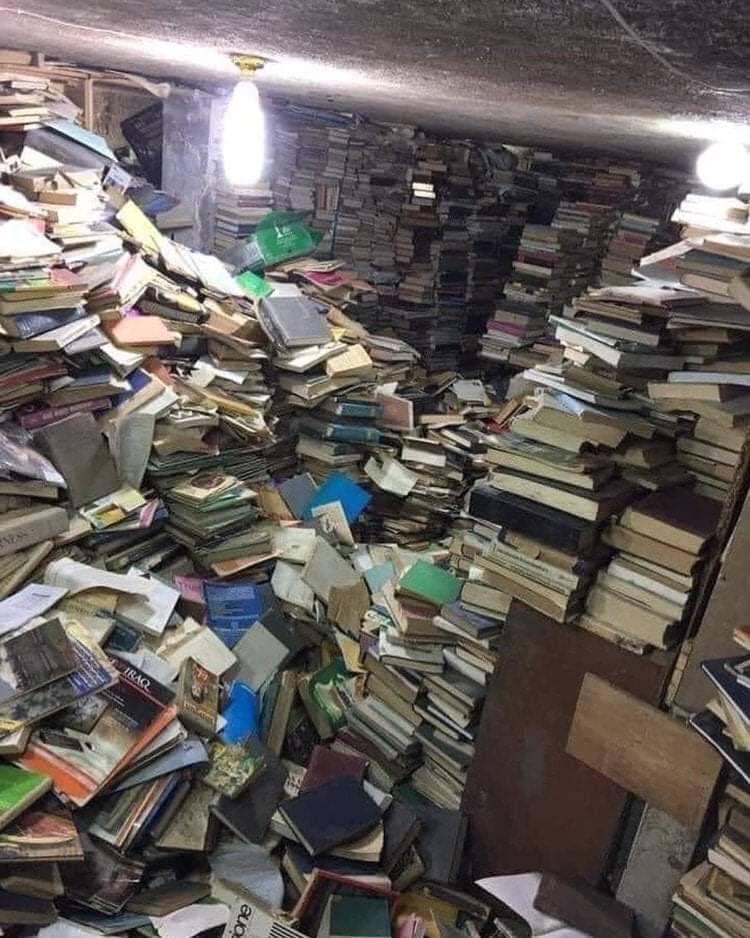 مكتبة لأحد العراقيين وجدت تحت الأرض 📚💛