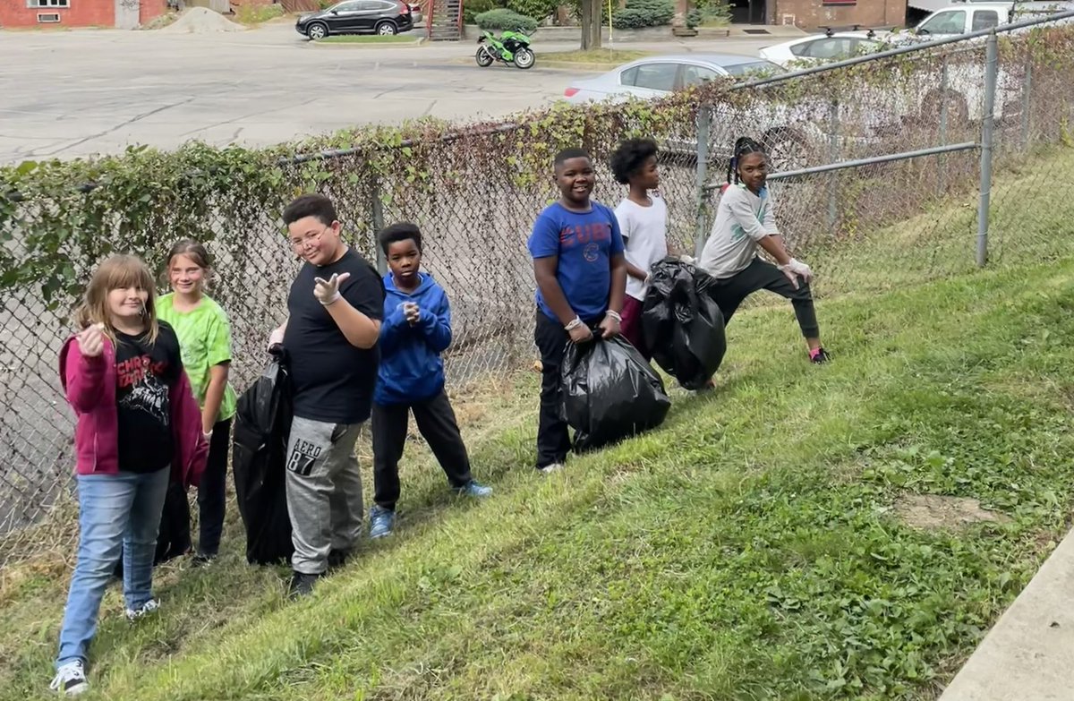 BFES Student Council spent their club time picking up trash around the school! Thank you to Lucy for getting the council to fulfill your campaign promise!
@WhitisDustin @BreckFrankAP @BreckFrankES @1DanielleWarren @JCPSAsstSuptAIS @AHoschJCPS