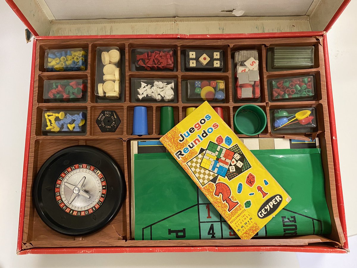 YofuiaEGB's tweet photo. Una seguidora nos ha mandado todas estas maravillas (y solo hemos abierto la mitad de las cajas). Se va todo directo a la Expo. Un millón de gracias, Cristina. https://t.co/J5dPCbx3do