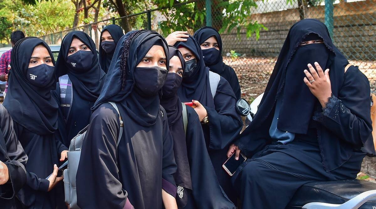 AliaaaKha's tweet photo. Hijab is a personal choice of a woman,and you can't pressure someone to wear or not.
"Allah kisi ka mohtaz nahi"
Islam kal bhi tha,aaj bhi hai aur hamesha rahega...chahe ham Islam ko maane ya na maane❤️
#Hijab #Islam #islamophobia_in_india #islamunderattack
@MIS8132 @SS24News1 https://t.co/5lfSLikpIa