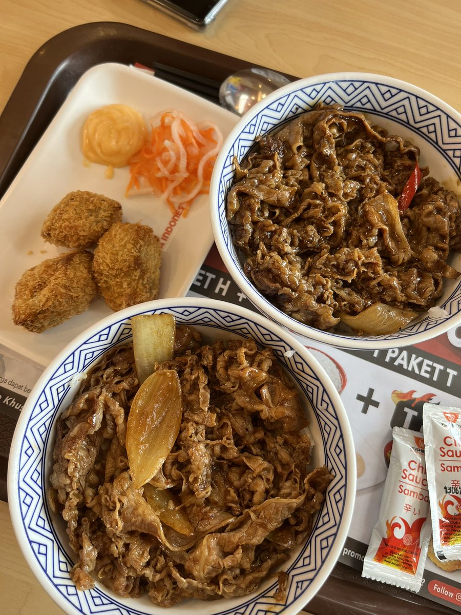 Abis rapat dikantor, mam daging lanjut nemenin cek proyek papi today~