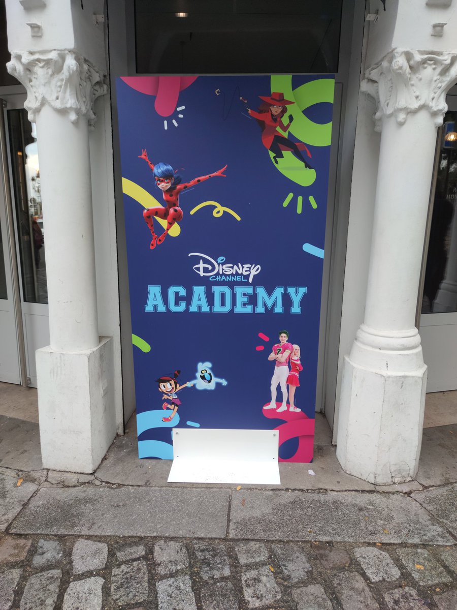 mlbfanfr's tweet photo. Aujourd'hui nous avons eu l'immense honneur d'être invité par @DisneyChannelFR et @DisneyFR à leur événement #disneyacademy où était proposé des activités sous l'univers de #zombies3 #miraculous #carmensandiego et #mollymcgee
Plus l'info sur notre page Facebook
#disney #disneyfr https://t.co/iQ8tK0hRIu