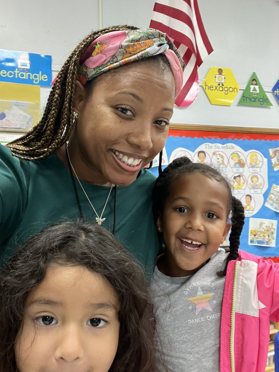 MrsGaddy1's tweet image. Always ready to oblige a Scholar who demands a SELFIE even when I’m just popping in a for quick second! And we ALWAYS make room for friends! #FirstiesFirst #LookForTheAwesome #BelieveInBuck💙