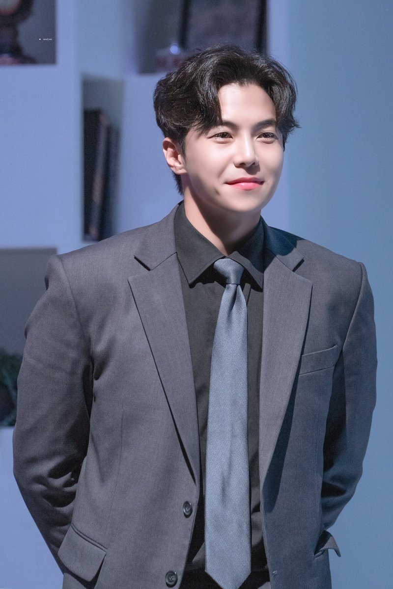 220924 연극 아트 커튼콜

마크 #박은석 배우님