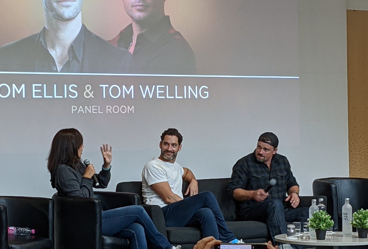 rostercon_live's tweet photo. #SOHC - C'est l'heure de retrouver Tom Ellis et Tom Welling en panel #Lucifer https://t.co/c9rAVruNMS