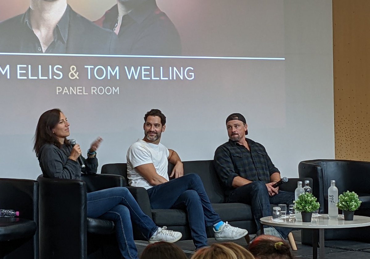 rostercon_live's tweet photo. #SOHC - C'est l'heure de retrouver Tom Ellis et Tom Welling en panel #Lucifer https://t.co/c9rAVruNMS