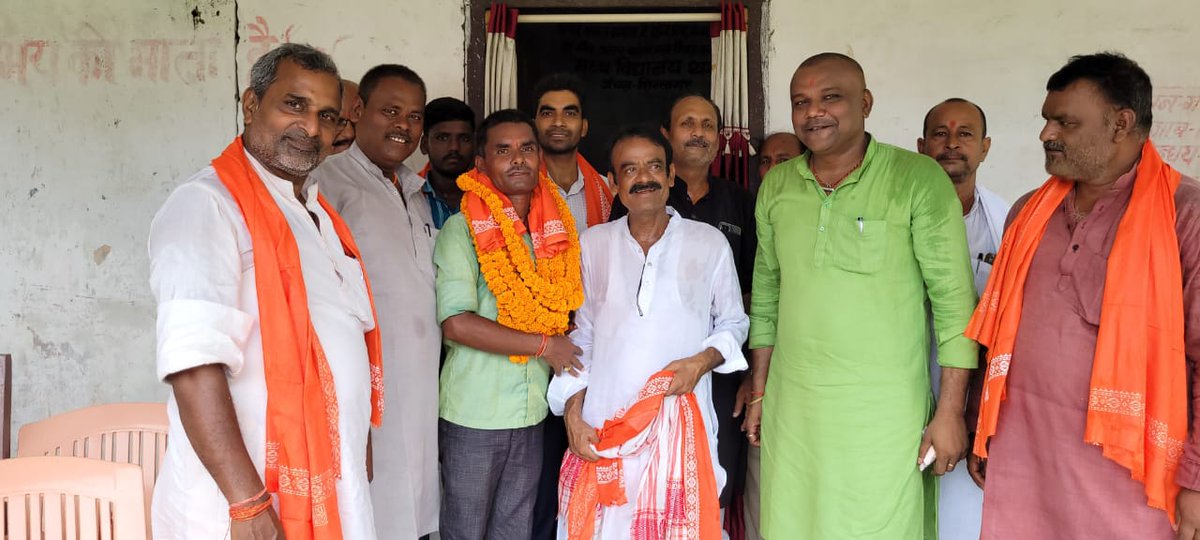 pramodkr3455's tweet photo. आदरणीय प्रधानमंत्री जी के जन्मदिन पर #सेवा_पखवाड़ा के तहत आज करगहर विधानसभा के मंडल #कोनार के थनुआ ग्राम में वृक्षारोपण किया गया । कोनार मंडल अध्यक्ष सतीश कुमार जिलाअध्यक्ष सुशील कुमार सहित श्री जिला के कई भाजपा नेता पदाधिकारी कार्यक्रम के सहभागी बने ।
#HBDPM
@BJP4Bihar https://t.co/D1D6U1lDrH
