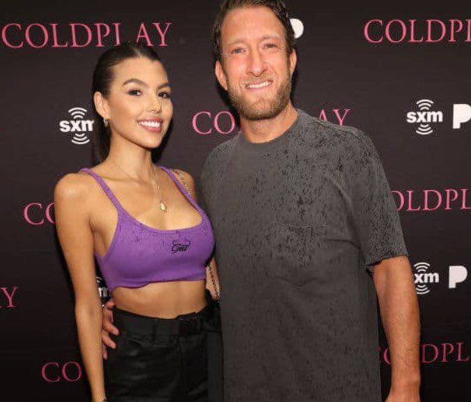 conreese72's tweet photo. @stoolpresidente Nothing weird going on here https://t.co/uhjQ4vo3WM