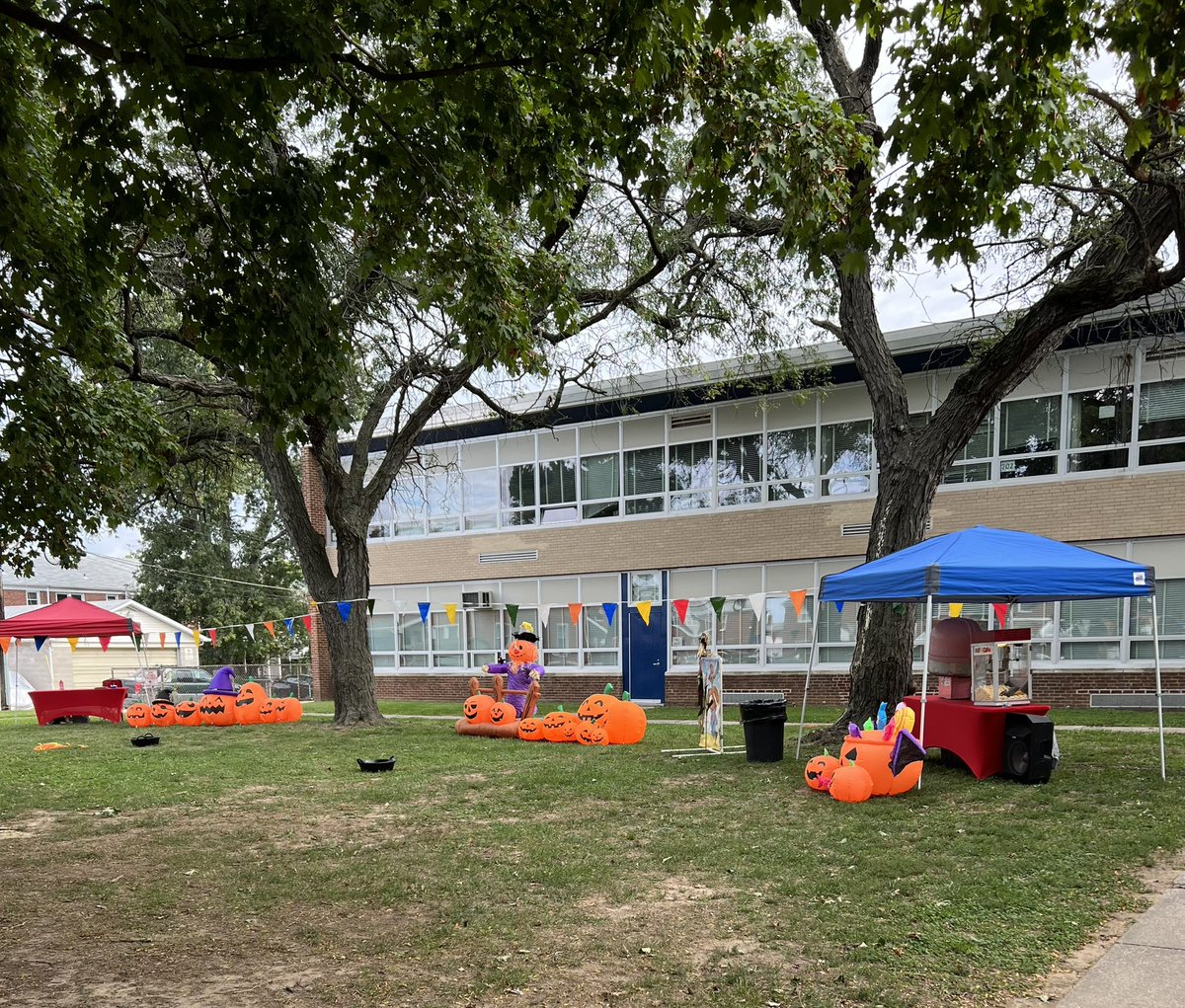 Come join us for Hawthorne’s Fall Festival 10-12 today!🍁🧡🍂