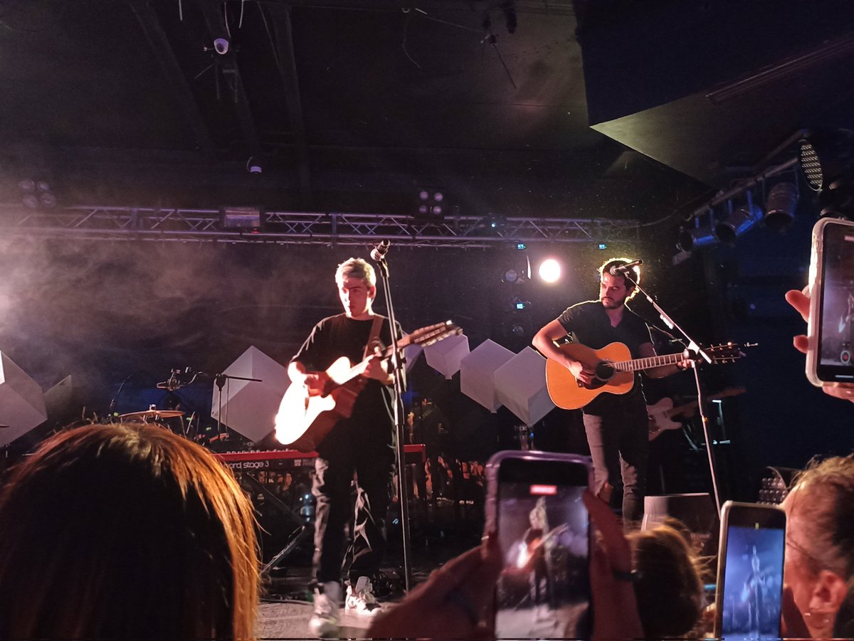 apurpledrizzle's tweet photo. Mejores noches yo no creo que existan, gracias @moratbanda por la magia de ayer 🇮🇹💜 https://t.co/Nt3GZQqNre