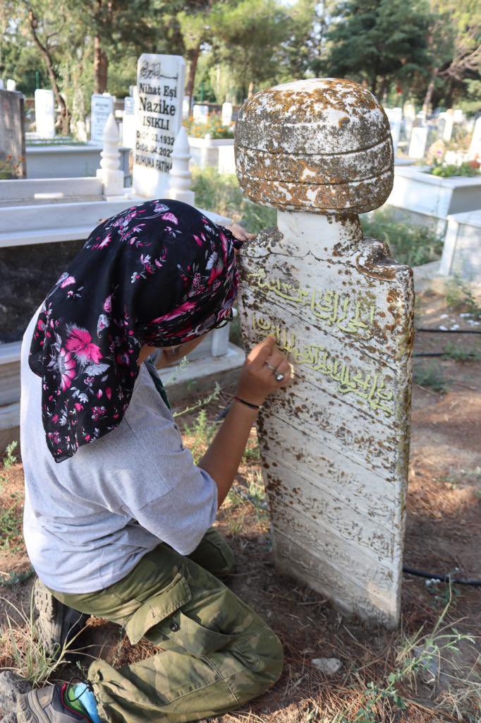 myahyacoskun's tweet photo. “Denizli İli ve İlçelerindeki Osmanlı Mezar Taşları” yüzey araştırmamızda, bu sene Beyağaç, Kale ve Çivril ilçelerinde toplam 4093 mezartaşı envanterlendi, fotoğraflanarak kayıt altına alındı ve %90’ından fazlası okundu. Hocamıza ve ekibine yürekten teşekkürler. https://t.co/2YANoaJBma