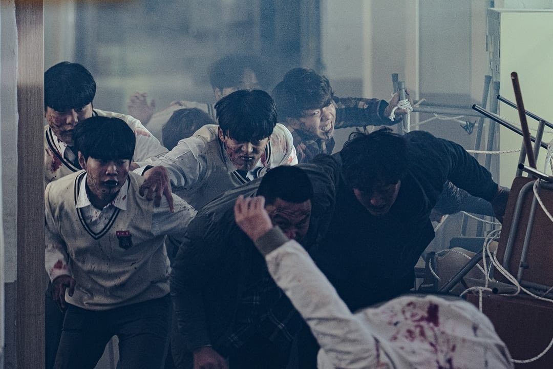 KWorld181's tweet photo. Dark Hole 🖤😍😍😍
  بيتكلم عن مجموعة من الناجين الذين يجبروا
 على القتال من اجل البقاء على قيد الحياة ضد الماسوخ وهم بشر يتحولون عند استنشاقهم دخان مجهول المصدر يخرج من حفرة  عملاقة سوداء عدد الحلقات١٢بسس https://t.co/Ih3XWH8C9k